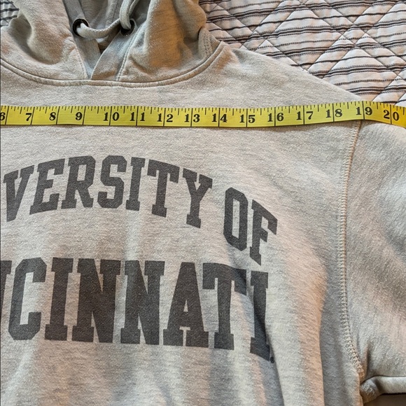 University of Cincinnati hoodie size small/Unisex - Picture 11 of 13